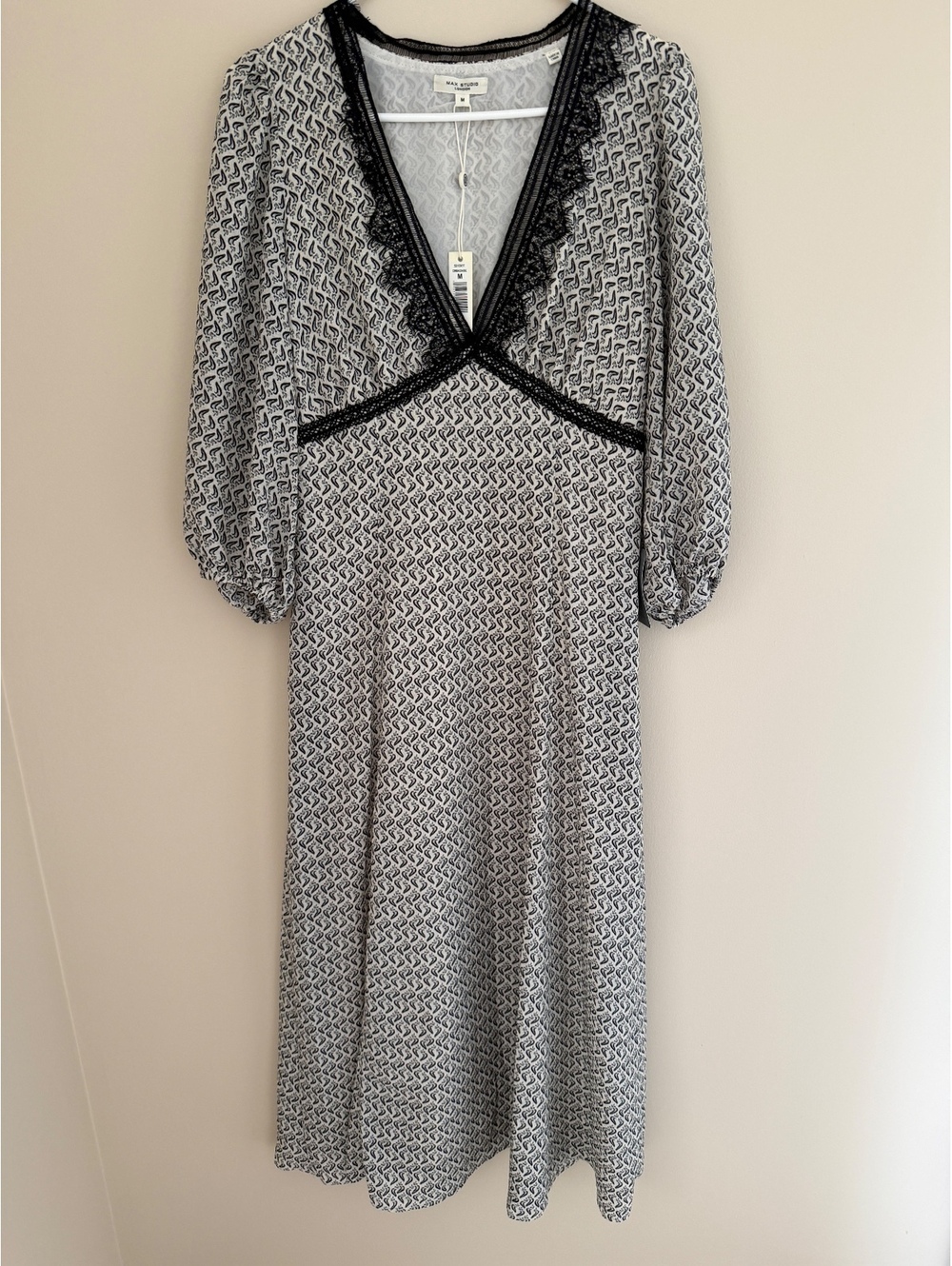 NWT Max Studio London, medium, beautiful dress